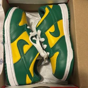 Nike dunk low size 10c for girls or boys